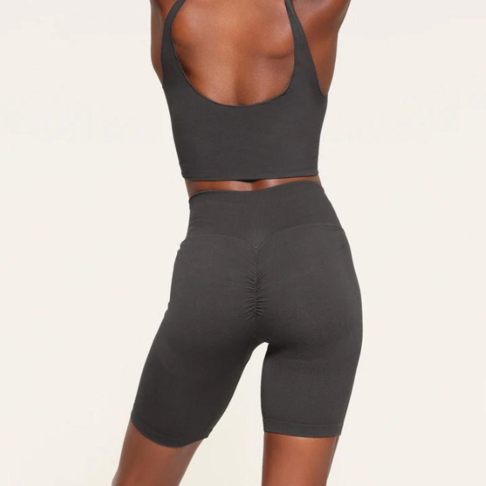 SKIMS NWT CONTOUR LOUNGE RECYCLED NYLON Bike Shorts SZ S/M Color ASH